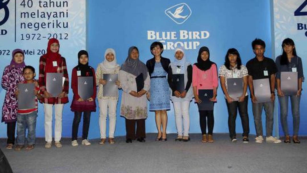 Blue Bird Peduli beri beasiswa sekolah 