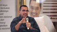 Anggota Komite Eksekutif Arya Sinulingga saat menghadiri acara diskusi PSSI Pers seputar pemain naturalisasi di Media Center Kemenpora RI, Jakarta Pusat, Kamis (21/12/2023). Arya membeberkan alasan proyek naturalisasi Timnas Indonesia berfokus pada pemain belakang. Menurutnya,&nbsp;faktor penting yang menjadi bahan pertimbangan ialah kebutuhan pelatih dan ketersediaan pemain. (Bola.com/Bagaskara Lazuardi)