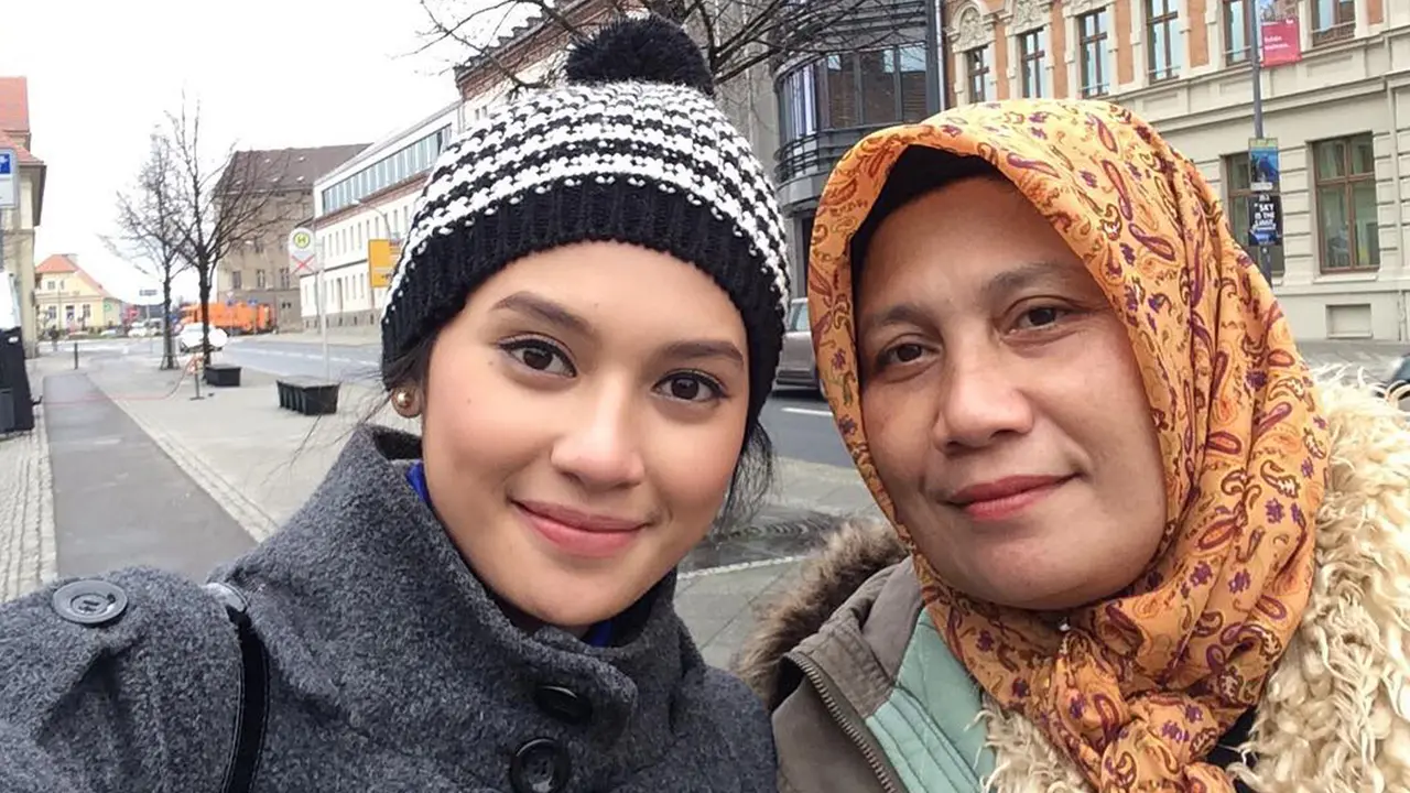 FOTO: Hubungannya Disebut Retak, Ini Momen Kebersamaan Indah Permatasari dan Ibunya