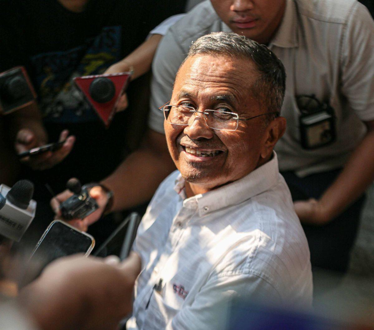 Mantan Menteri Badan Usaha Milik Negara (BUMN) Dahlan Iskan terlah selesai menjalani pemeriksaan di Gedung Merah Putih KPK, Jakarta, Kamis (14/9/2023). Pemeriksaan berlangsung 6 jam terkait dugaan kasus suap pengadaan gas alam cair atau LNG di Pertamina p