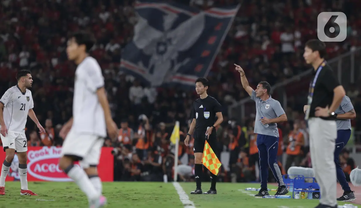Hingga akhir babak pertama, tim asuhan pelatih Gerald Vanenburg tertinggal 0-1 dari Vietnam. (Liputan6.com/Helmi Fithriansyah)
