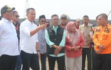 Kunjungi Lokasi Bencana di Pamijahan, Pj Gubernur Jabar Ingatkan Warga Waspadai Cuaca Ekstrem