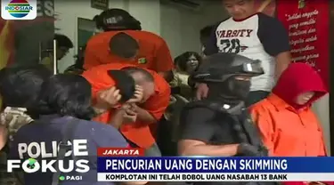 Menurut polisi, komplotan ini telah membobol 13 bank di Indonesia dengan cara menempelkan alat perekam data bernama skimmer di mesin ATM.