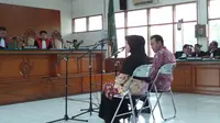 Jaksa mendakwa Bupati Karawang Ade Swara dan istrinya, Nurlatifah dengan pasal berlapis.