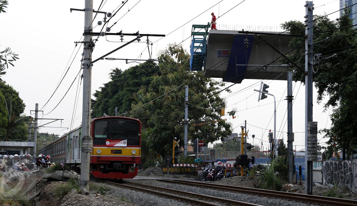 Pelintasan Kereta  Api  di Permata Hijau  akan Ditutup Foto 