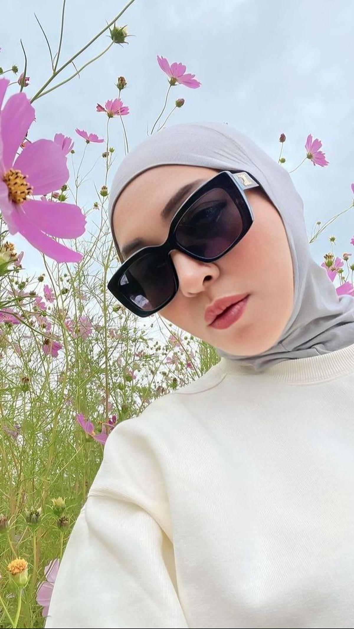 "Ada yang datang juga (orang yang mendekati), ada juga, gitu kan, tapi kayaknya mereka suka KO, kalau aku udah bawa oma sama Kiano ya," kata Angelina Sondakh dilansir dari detikhot, pada Senin (21/10/2024).