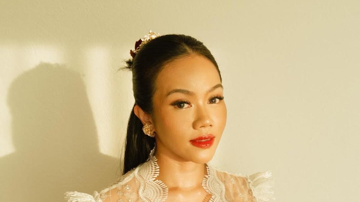 Tampil di Monas, 6 Potret Yura Yunita Pancarkan Pesona Anggun dengan Bustier Over Kebaya di HUT ke-80 RI