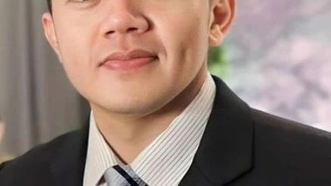 Seseorang memiliki karisma dan senyum ramah