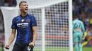 Tak puas dengan keunggulan 3-0, Inter Milan tambah angka di menit ke-87 lewat Edin Dzeko. Striker baru Nerazzurri tersebut berhasil menanduk umpan yang diberikan oleh Arturo Vidal. Skor telak 4-0 bertahan hingga akhir laga. (Foto: AP/Antonio Calanni)