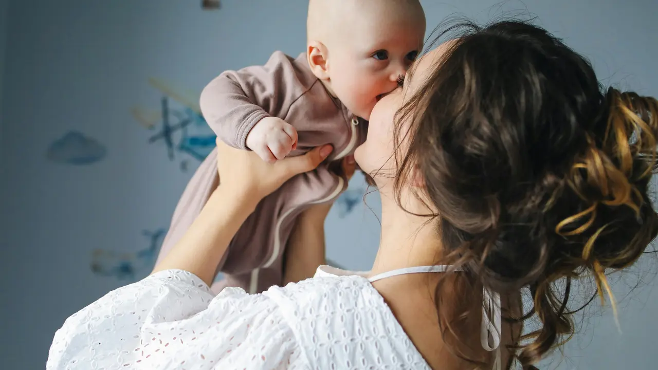 5 Tips di Pagi Hari agar Hati Tenang saat Harus Tinggalkan Si Kecil untuk Bekerja
