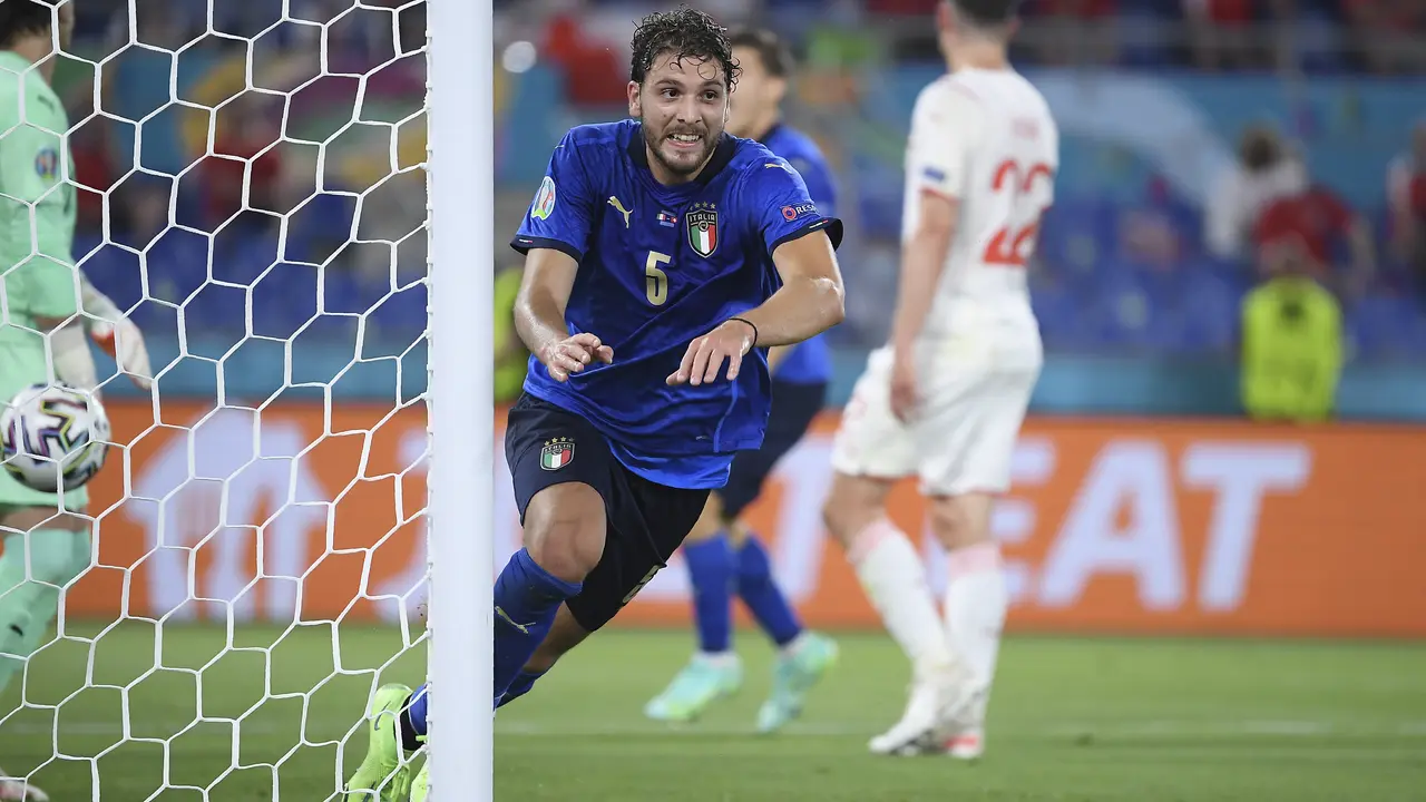 Manuel Locatelli Dua Gol, Italia Kalahkan Swiss 3-0