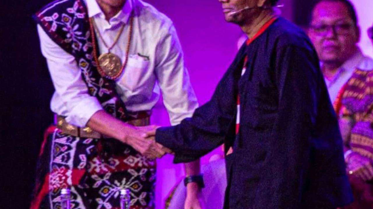Ganjar Sindir Gaya Gibran Tiru Jokowi: Namanya Juga Anaknya