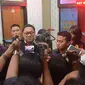 Kepala Bidang Operasi Satgas Saber Pungli Kemenkopulhukam, Brigjend Wiyanto Pusoko memberikan keterangan ke media di Polres Batu (Zainul Arifin/Liputan6.com)