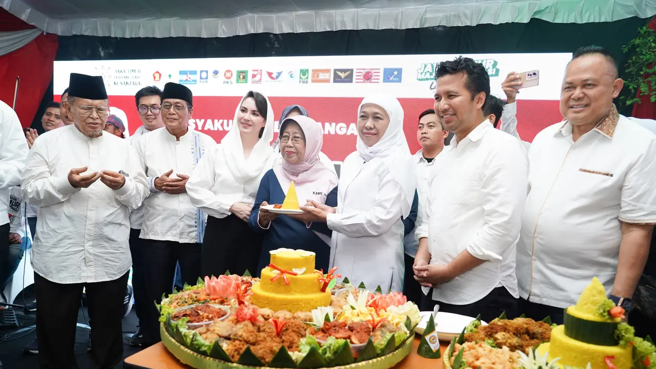 Calon Gubernur dan Calon Wakil Gubernur Jawa Timur nomor urut 2 Khofifah Indar Parawansa-Emil Elestianto Dardak.