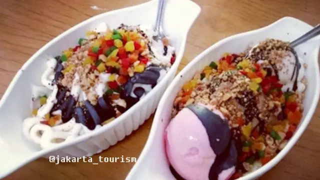 Langsung datengin aja Ragusa Ice Cream Italia 1932 ke Jalan Veteran I No. 10, Gambir.