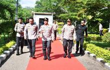 Wakapolri Ajak Perwira Akpol 1990 Gelar Bakti Sosial di Flores Timur NTT