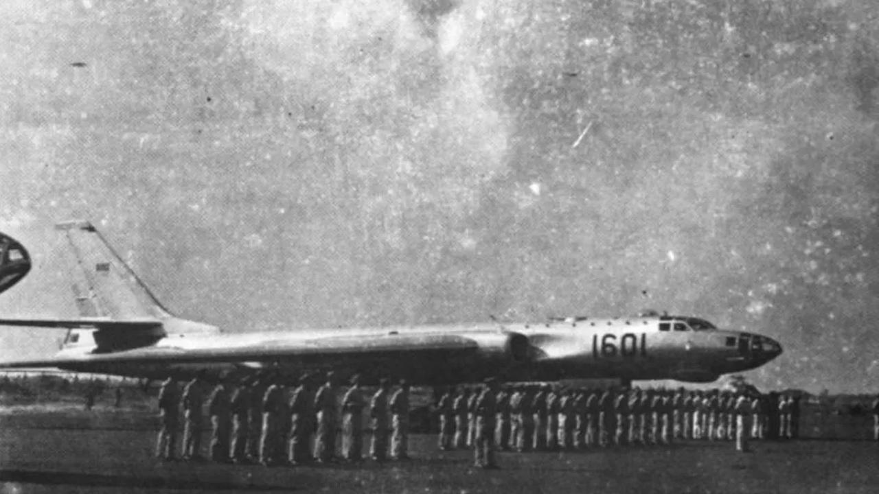 Pesawat Pengebom TU-16 dan TU-16 KS Siap Membombardir Belanda di Irian Barat