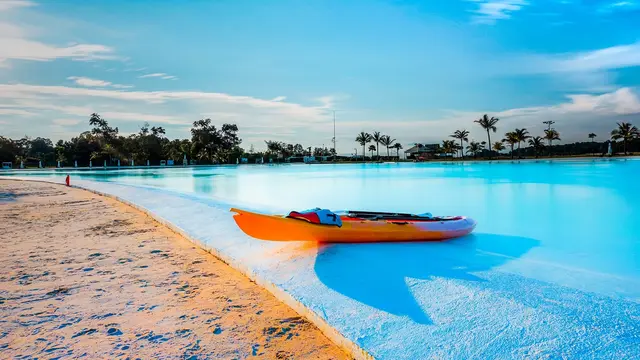 Crystal Lagoon (sumber: pesona indonesia travel)