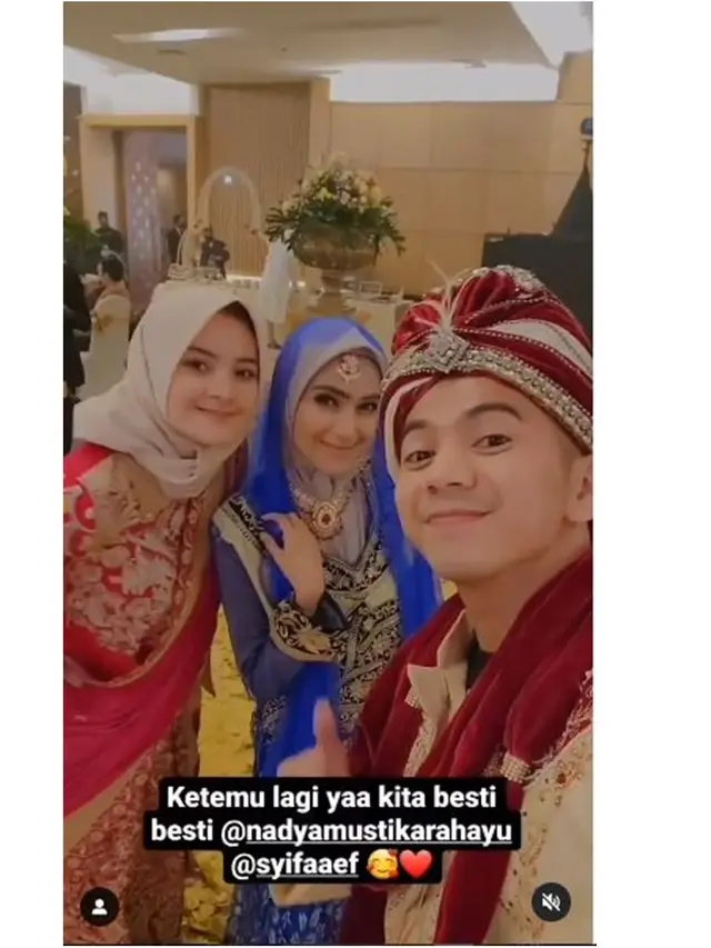 6 Potret Nadya Mustika Hadiri Pesta Ultah Iis Dahlia, Memesona Pakai Baju India
