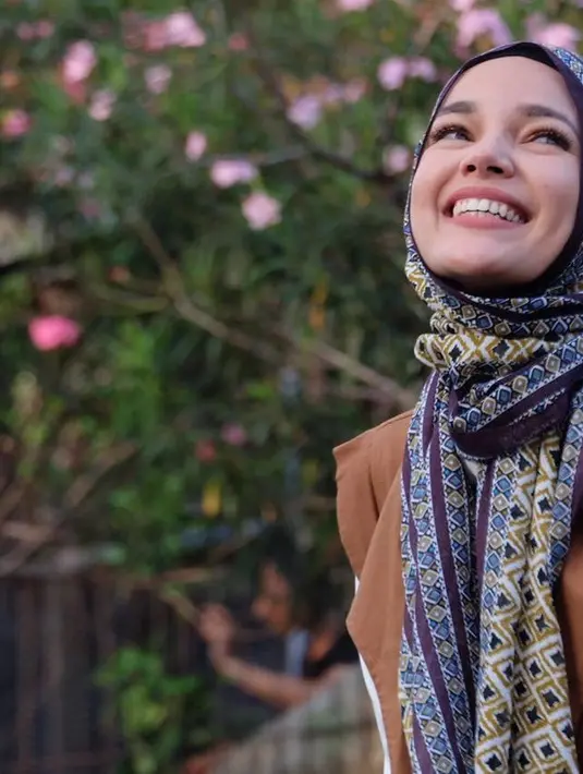 Meski demikian, Dewi Sandra percaya bahwa akan selalu ada tempat bagi wanita berhijab yang ingin terjun ke industri perfilman Indonesia. (instagram/dewisandra)