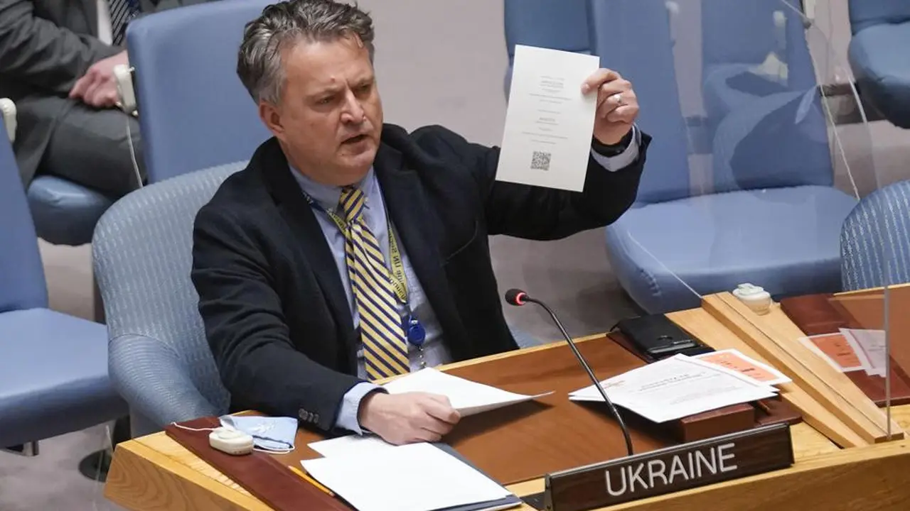Duta Besar Ukraina untuk PBB Sergiy Kyslytsya berbicara dalam pertemuan Dewan Keamanan di markas besar PBB, Minggu, 27 Februari 2022. (AP Photo/Seth Wenig)