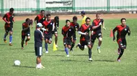 Skuat Persegres Gresik United berlatih di Stadion Tri Dharma, Gresik menjelang Indonesia Soccer Championship 2016. (Bola.com/Fahrizal Arnas)