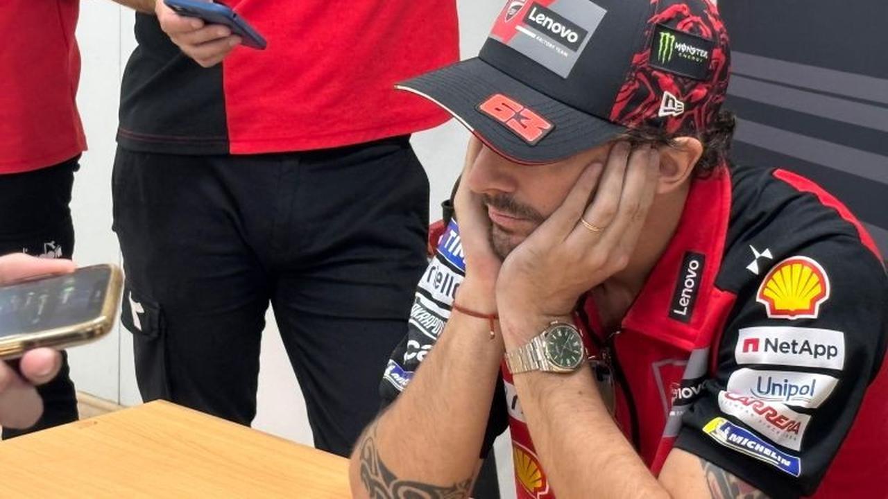 Juara Dunia Dua Kali, Pecco Bagnaia Pusing Berat: Motor Desmosedici GP25 Sulit Dikendalikan di Mandalika!