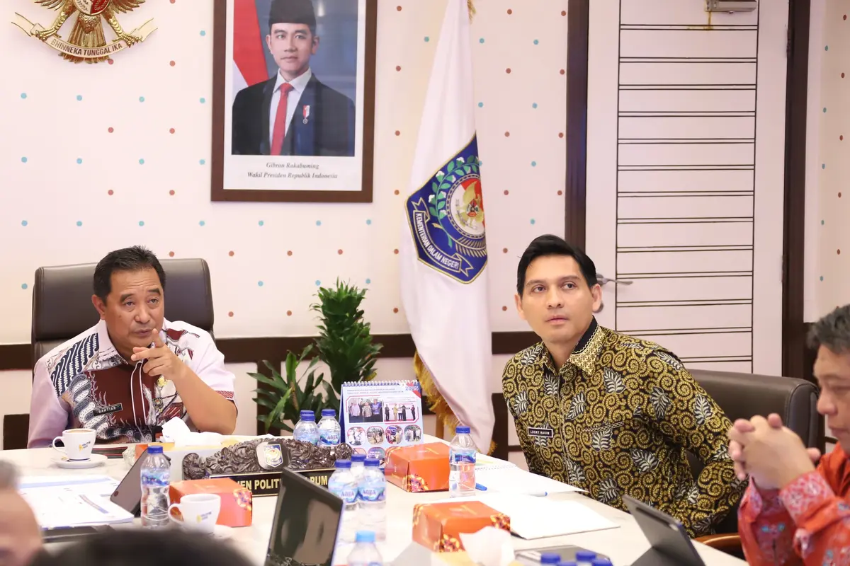 Kementerian Dalam Negeri (Kemendagri) melalui Direktorat Jenderal (Ditjen) Politik dan Pemerintahan Umum (Polpum) memberikan pembekalan khusus kepada Bupati Indramayu Lucky Hakim.