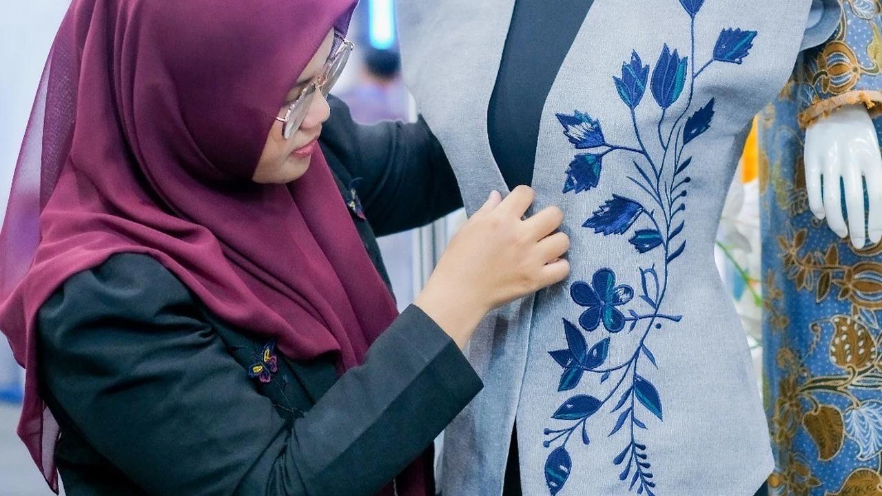 JJC Rumah Jahit Berhasil Kembangkan Fesyen Wastra Eksklusif