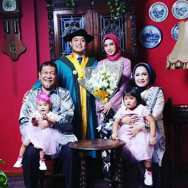 Potret Deddy Mizwar bareng cucu