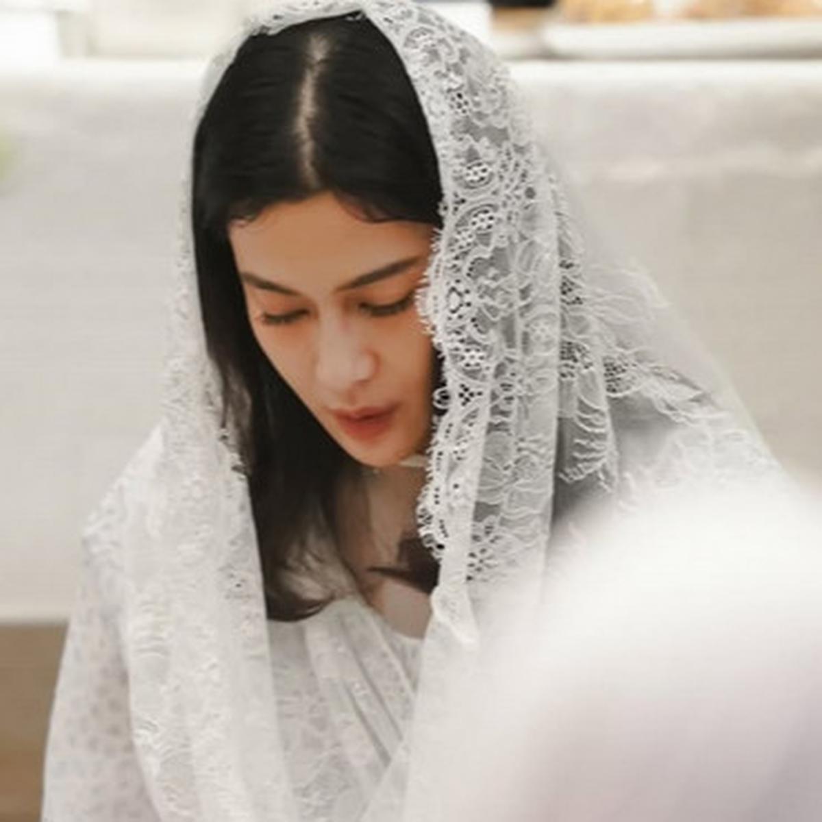 Cantiknya Dian Sastro Berkerudung Putih di Acara Syukuran Ultah Ke-43, Bahagia Bertepatan Malam Nuzulul Qur'an