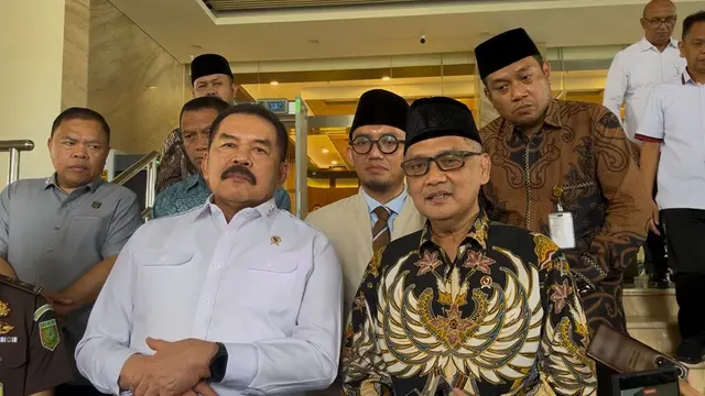 Menteri Haji dan Umrah (Menhaj) Mochamad Irfan Yusuf alias Gus Irfan saat menemui Jaksa Agung (JA) ST Burhanuddin.