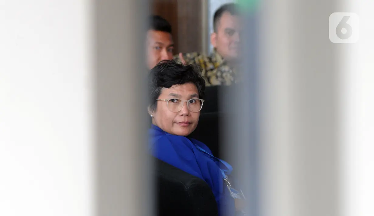 Pimpinan KPK terpilih Lili Pintauli Siregar saat mendatangi Gedung KPK, Jakarta, Selasa (19/11/2019). Lili Pintauli Siregar akan bertemu dengan pimpinan KPK lama untuk berdiskusi tentang pemberantasan korupsi. (merdeka.com/Dwi Narwoko)