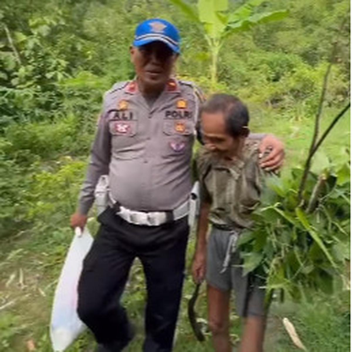 50 Tahun Buta, Pria Tinggal Sendirian di Atas Gunung