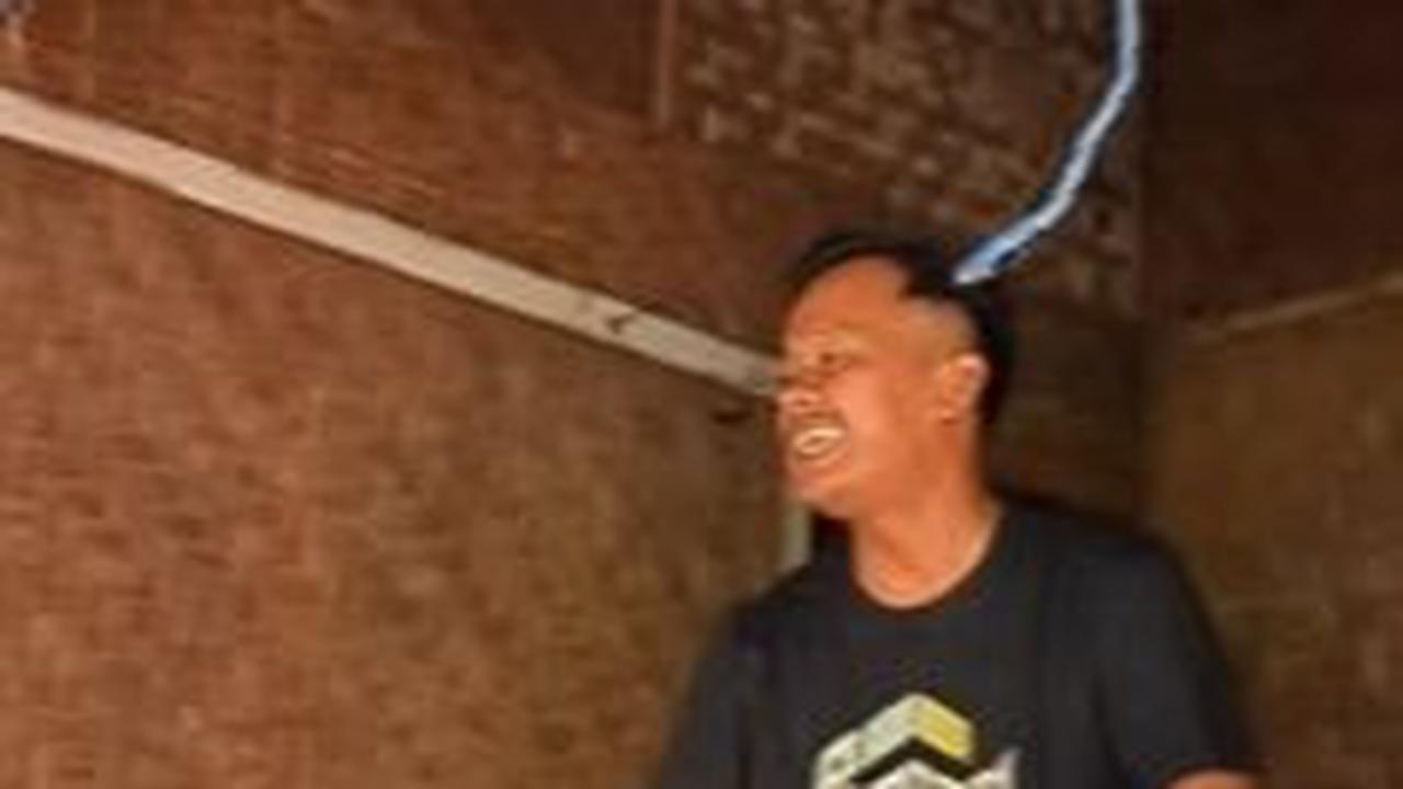 Kena PHK, Giring Kini Buka Usaha Rental PS2 di Rumahnya yang Begitu Sederhana Berdinding Bilik Bambu