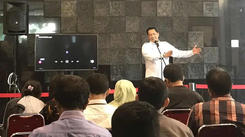 Direktur Utama  Perum Bulog Budi Waseso melakukan press conference mengenai disposal stok, Selasa (3/12/2019). (Yayu/Merdeka.com)