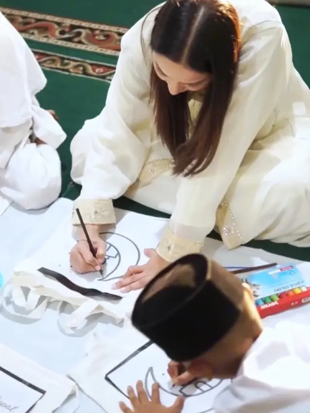 Alyssa Daguise Rayakan Ulang Tahun di Panti Asuhan. [@alyssadaguise]