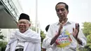 Pasangan bakal calon presiden dan wakil presiden Joko Widodo atau Jokowi (kanan) dan KH Ma'ruf Amin (kiri) saat tiba di RSPAD Gatot Subroto, Jakarta, Minggu (12/8). Keduanya menjalani tes kesehatan jelang Pilpres 2019. (Merdeka.com/Iqbal Nugroho)