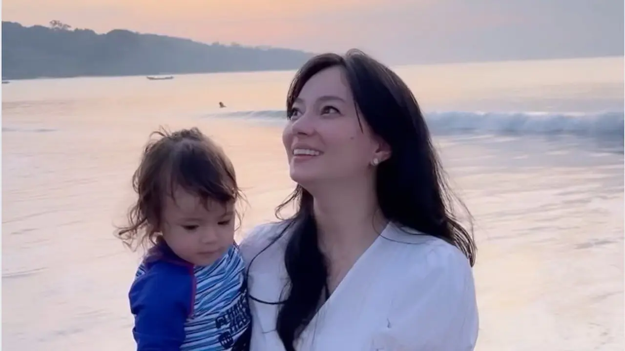 Asmirandah dan Chloe Emmanuelle Van Wattimena. (Foto: Dok. Instagram @asmirandah89)