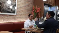 Ketua Umum Partai Gerindra yang juga merupakan bakal calon presiden (capres) Prabowo Subianto mengunggah momen makan malam bersama Mantan Gubernur Jawa Barat Ridwan Kamil. (Instagram @prabowo)