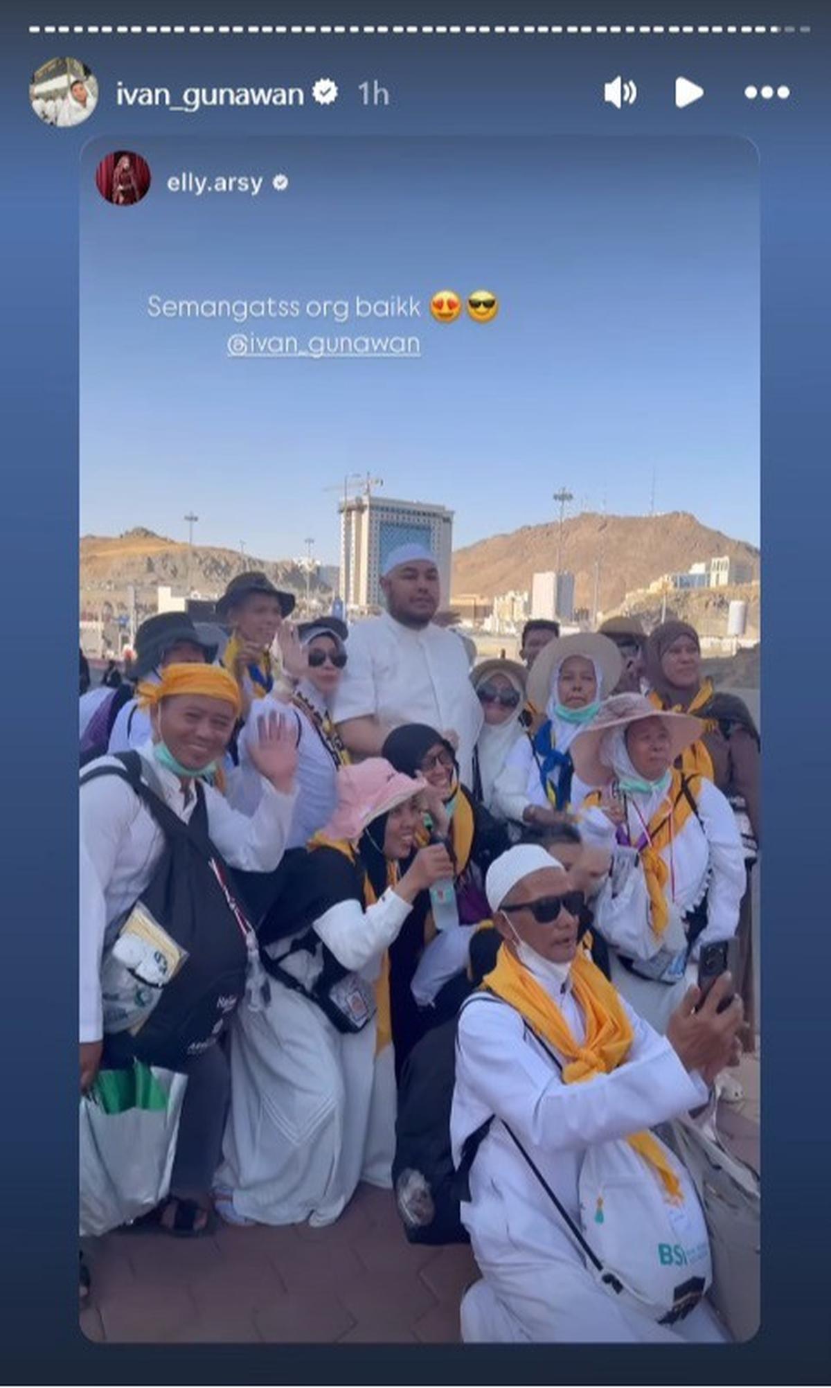 7 Potret Ivan Gunawan Jalan Kaki Menuju Jamarat untuk Lempar Jumrah, Langsung Diserbu Emak-Emak Jemaah Haji Indonesia Minta Foto Bareng