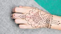 Ilustrasi foto henna simple/Copyright pixabay/Mehndi Training Center