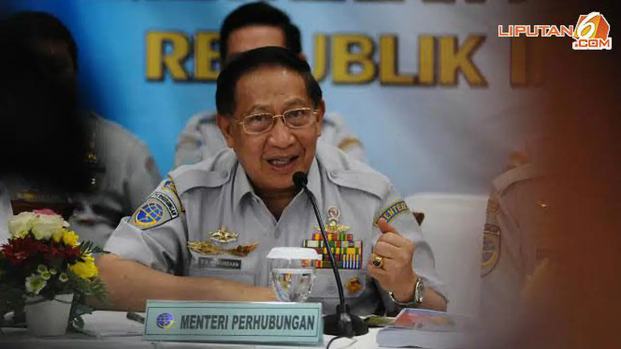 Menhub EE Mangindaan
