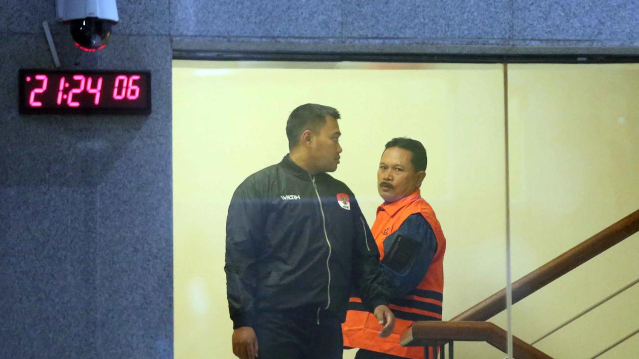 FOTO: KPK Tahan Wali Kota Madiun Maidi Terkait Dugaan Korupsi Dana CSR