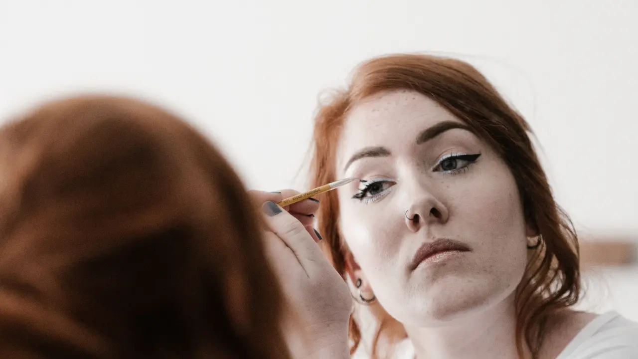 4 Basic Trik Agar Makeup Mata Tahan Lama