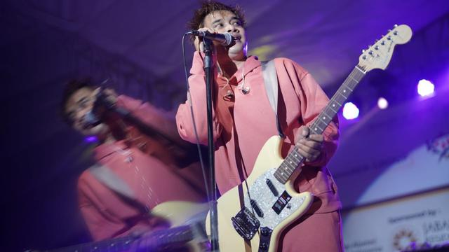 Guntur Wibowo Vokalis Close To Breathe Keluarkan EP Birahi: Sentilan terhadap Realita Asmara Remaja dan Sosial Media. (ist)