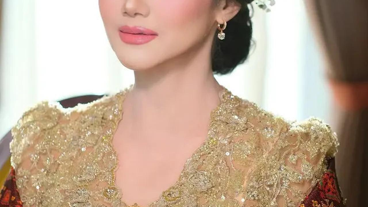 7 Potret Bella Saphira Pakai Kebaya, Penampilannya saat Acara Mantu Anak Curi Perhatian