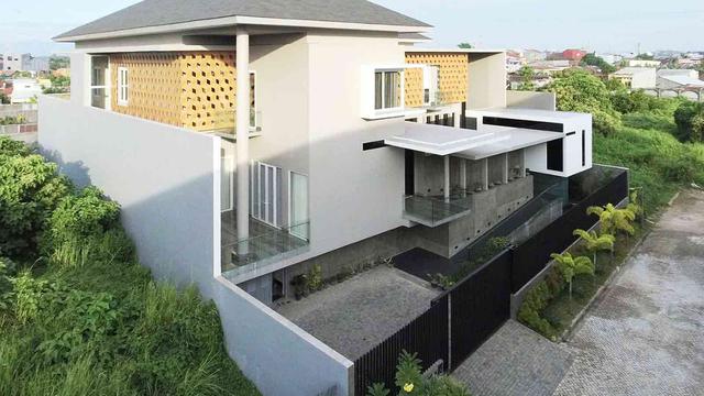 Mengintip Interior Rumah Mewah Berlantai Kaca Dan Kolam Renang Semi Indoor Lifestyle Liputan6 Com