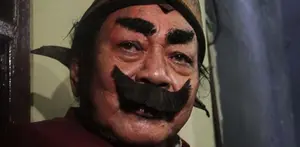 Bu Raden atau nama aslinya Widianingsih sangat merasa terpukul karena kehilangan sosok berharga seperti Pak Raden.