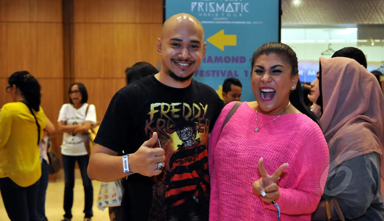 Husen & Regina Idol saat ditemui di Indonesia Convention Exhibition (ICE) untuk menonton konser Katy Perry, Tangsel (9/5/2015). (Liputan6.com/Panji Diksana)
